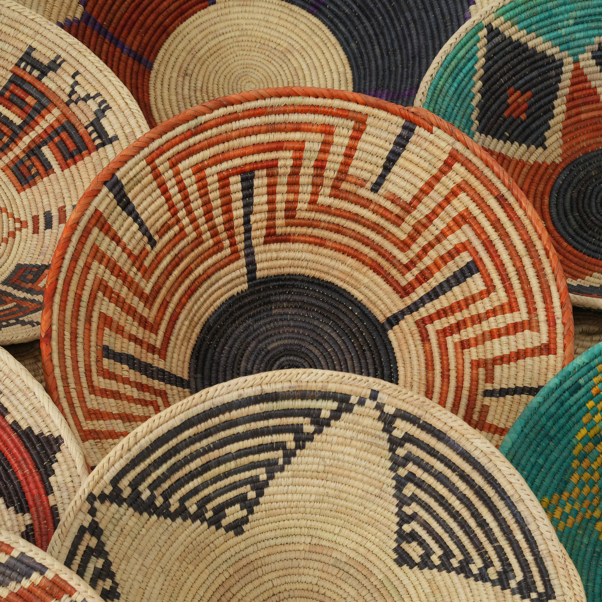 HAND WOVEN FRUIT BOWL (NHAU)